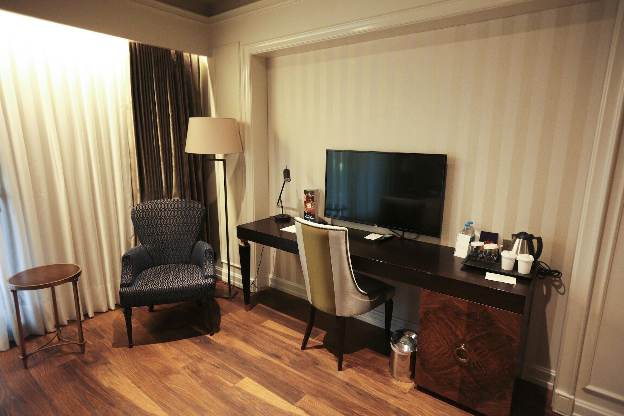 Doubletree By Hilton Airport