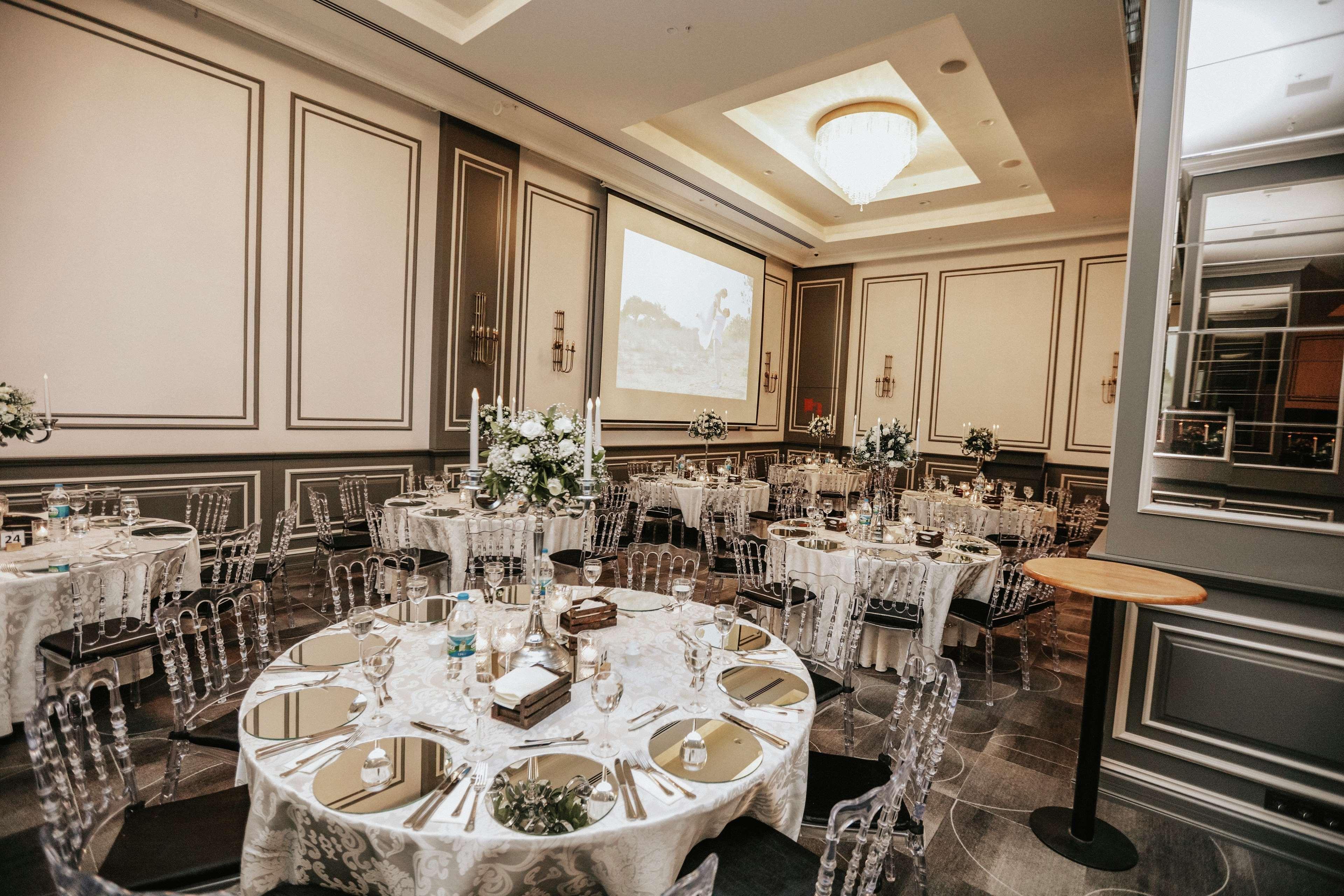Готель Doubletree By Hilton Airport