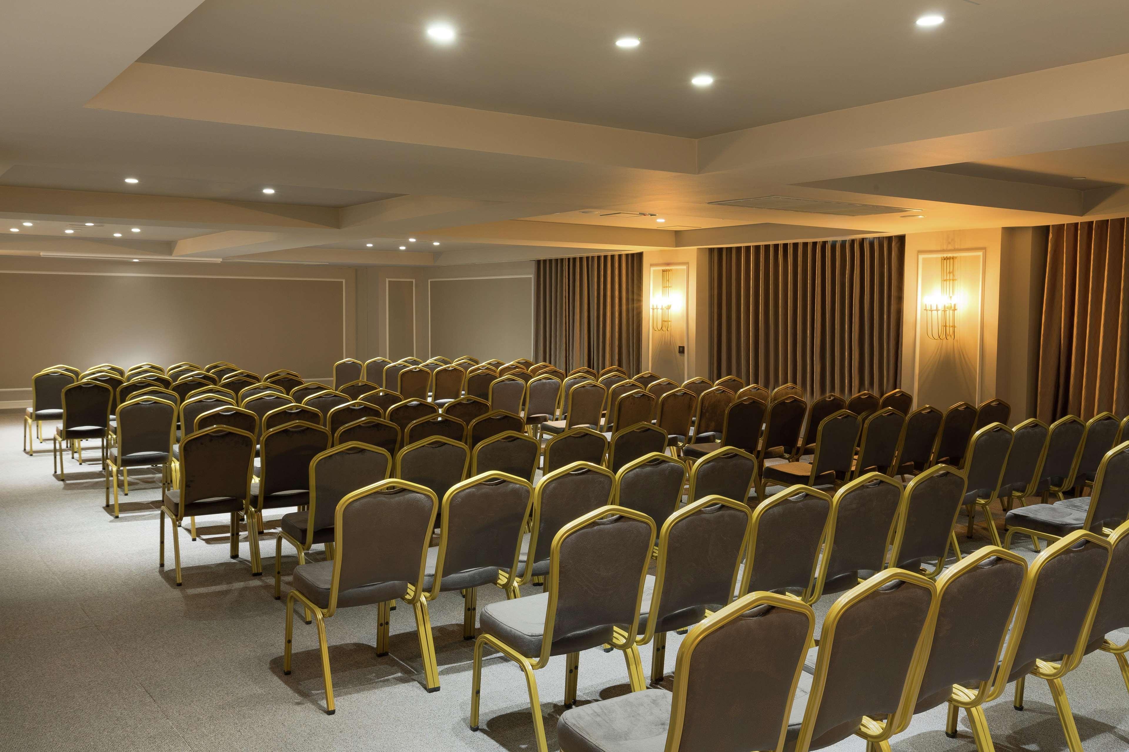 Doubletree By Hilton Airport