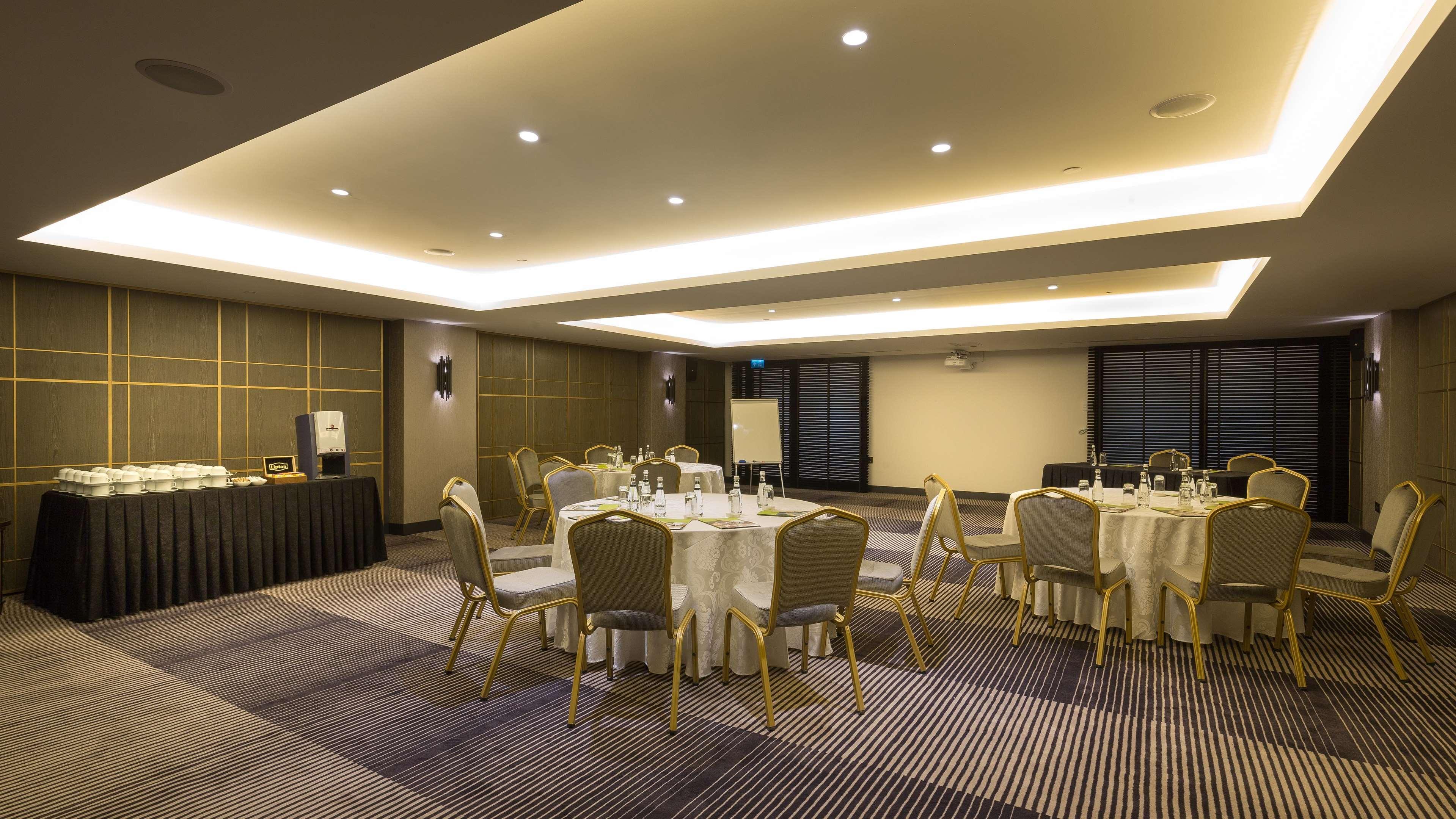 Doubletree By Hilton Airport Hotel