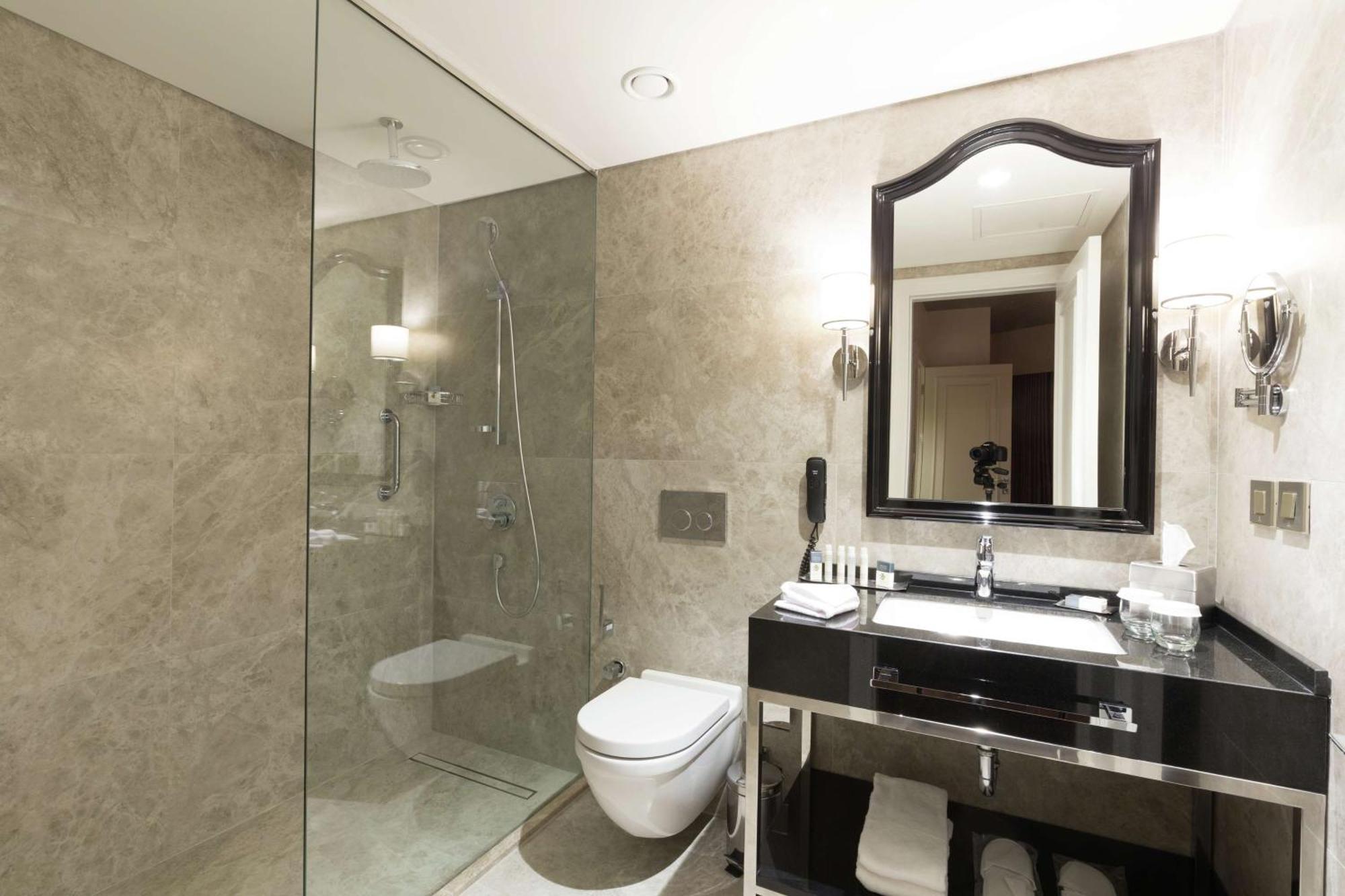 Готель Doubletree By Hilton Airport Ізмір