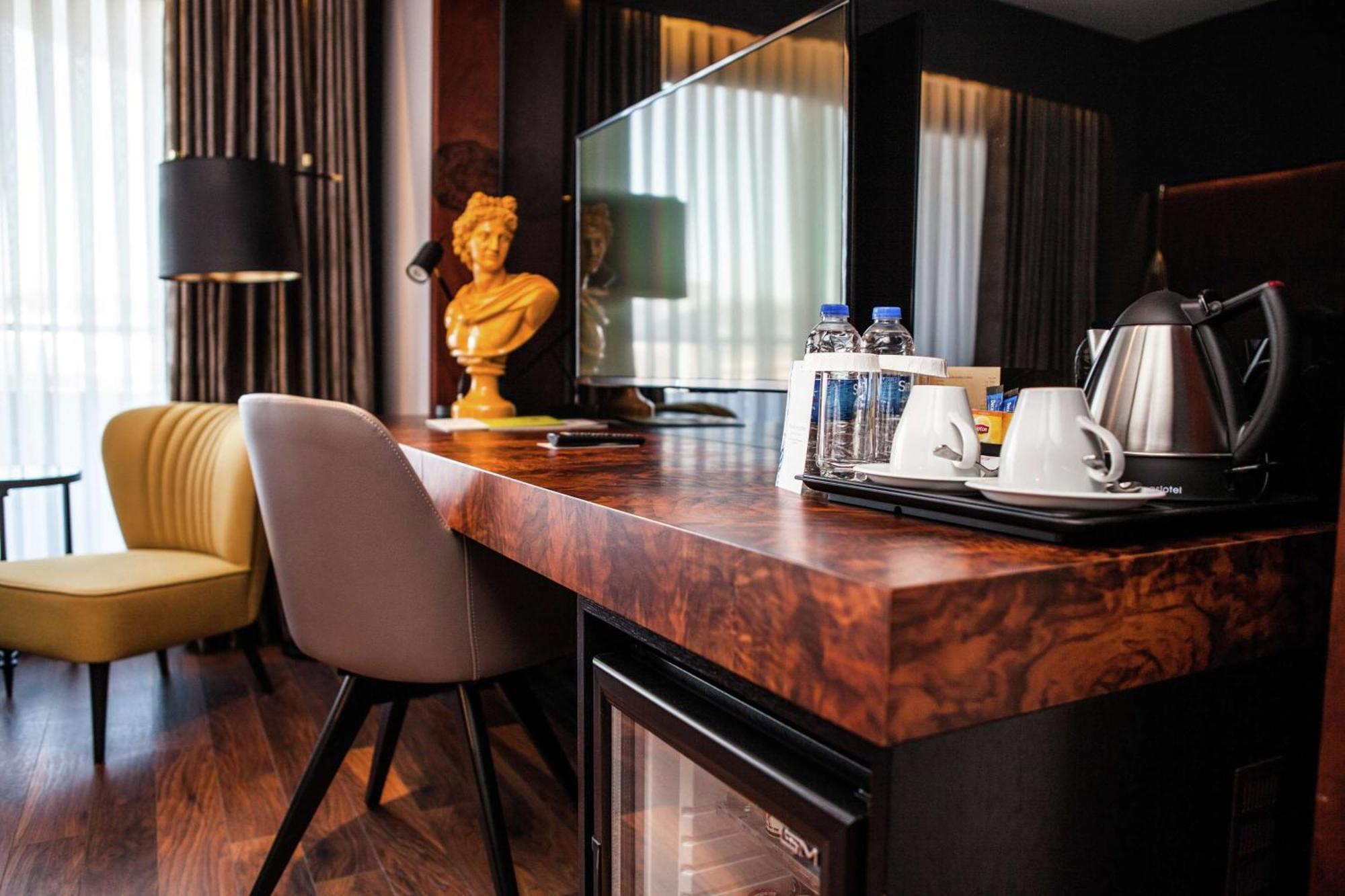 Doubletree By Hilton Airport Готель Ізмір