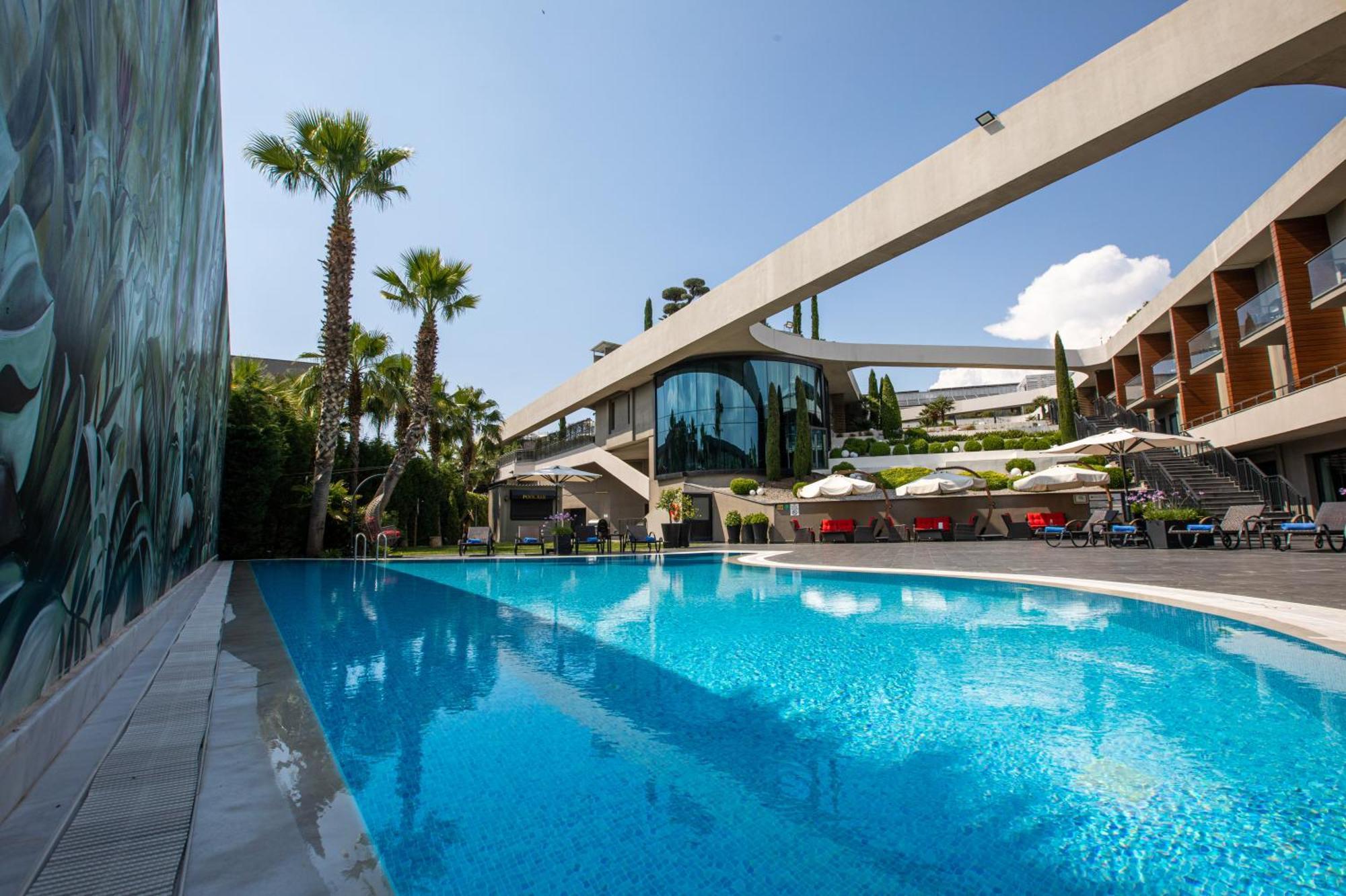 Doubletree By Hilton Airport